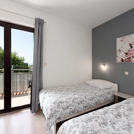 Dorijan With Pool Apartamento