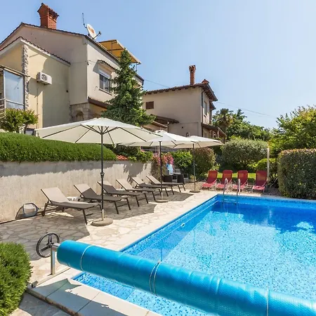 Dorijan With Pool Apartment *