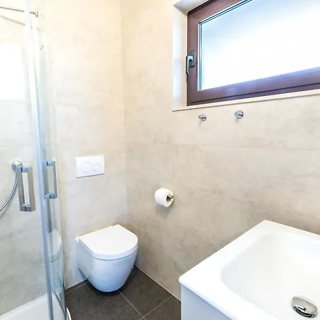 Lägenhet Dorijan With Pool